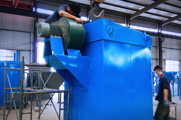 布袋除尘器天生赢家凯发一触即发科技车间生产中